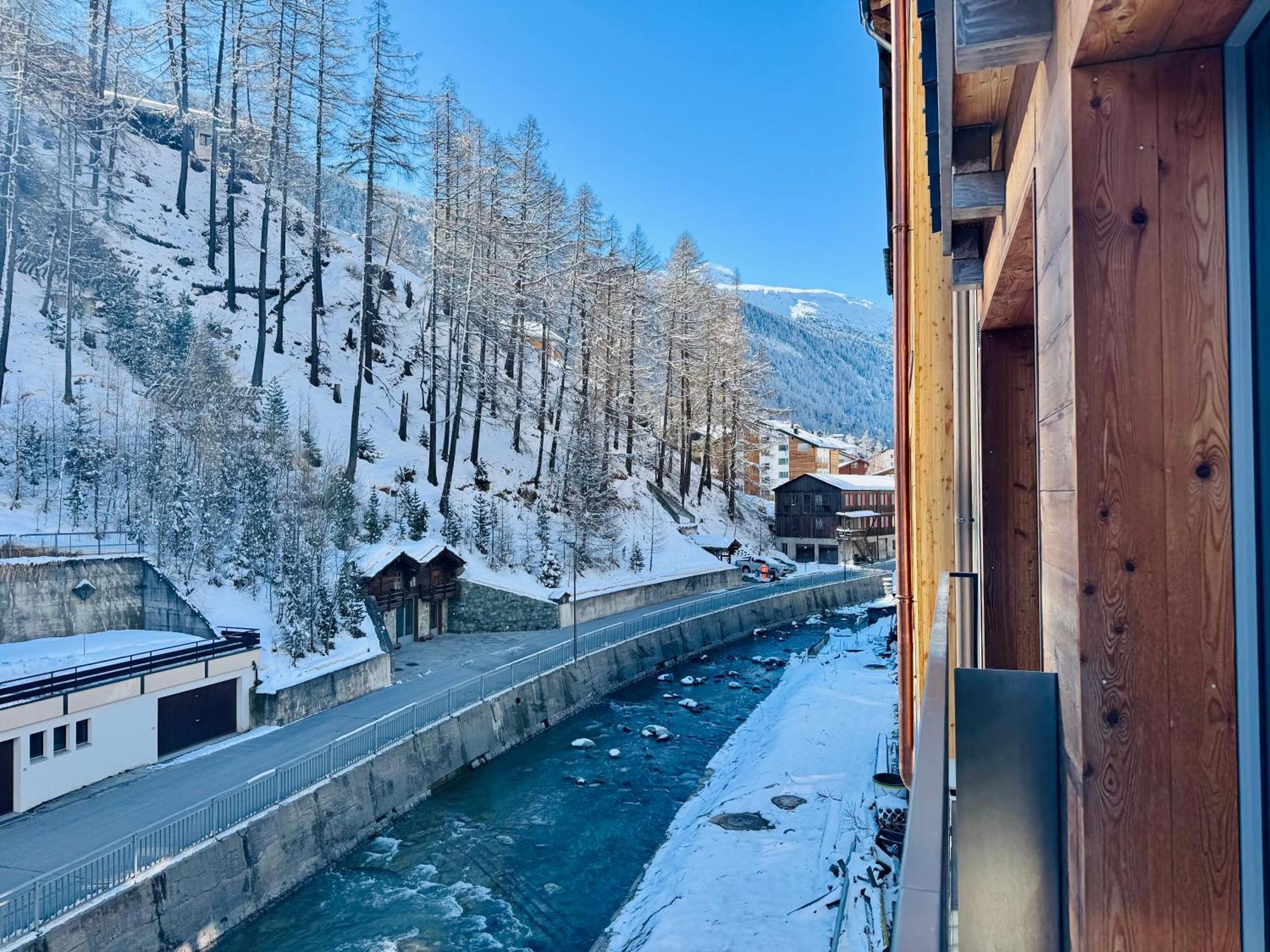 Peaky Riders Self Check-In Hotel Zermatt Bagian luar foto